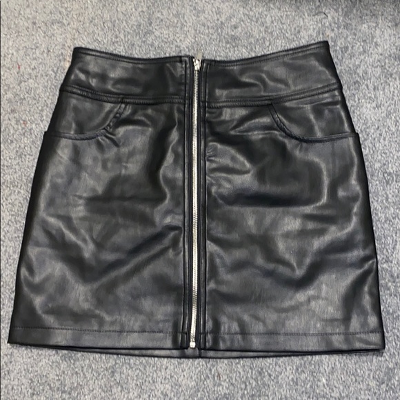 Forever 21 Dresses & Skirts - Forever 21 Leather Mini Skirt